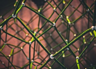 Microsoft breaks ranks with its own service mesh