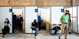 Pfizer’s vaccine takes a “very large” hit from omicron—but boosters help